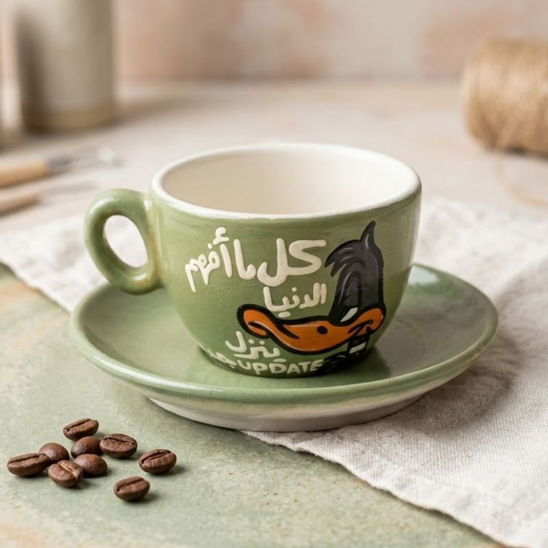 كوب وطبق مرسوم
