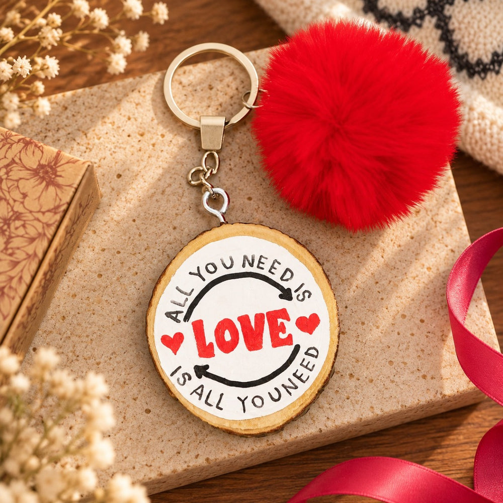ميدالية خشب مرسومة - حب
