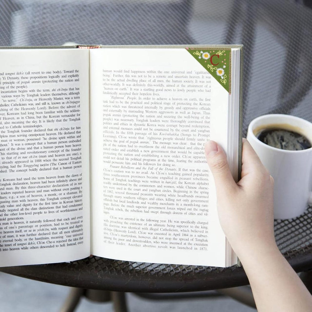 فاصل للكتب تطريز حرف  ( بي )